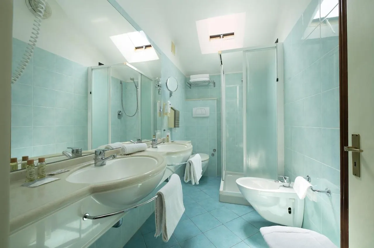 Hotel Milano Cesenatico 3*,